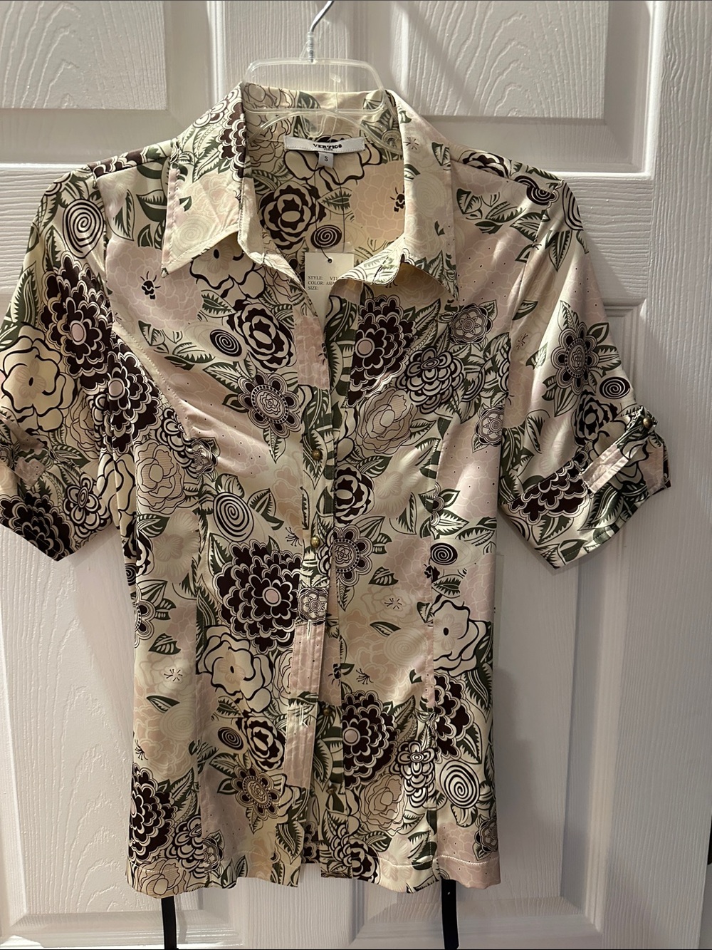 Short-Sleeve Floral Button-Up Shirt in Beige and Olive